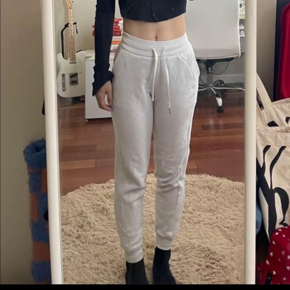 Lululemon joggers (ivory) size 0